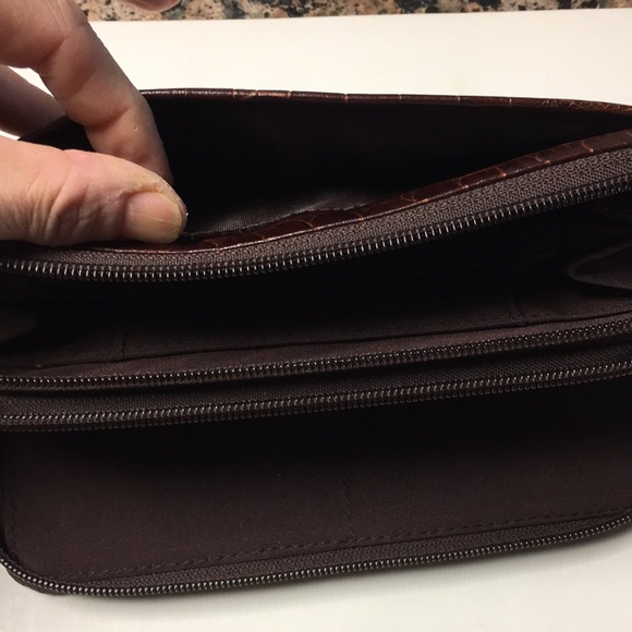 Brown crocodile embossed large wallet - Picture 9 of 14